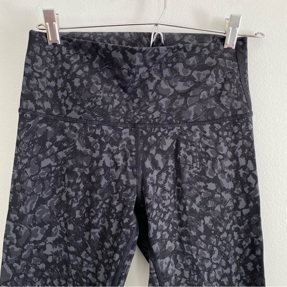 LULULEMON Wunder Under Full on luxtreme 28” size 6 camo deep coal multi - Picture 3 of 9